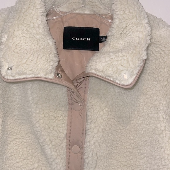 COACH Sherpa Pull Over In Recycled Polyester Sz Medium Cream & Tan with pockets.